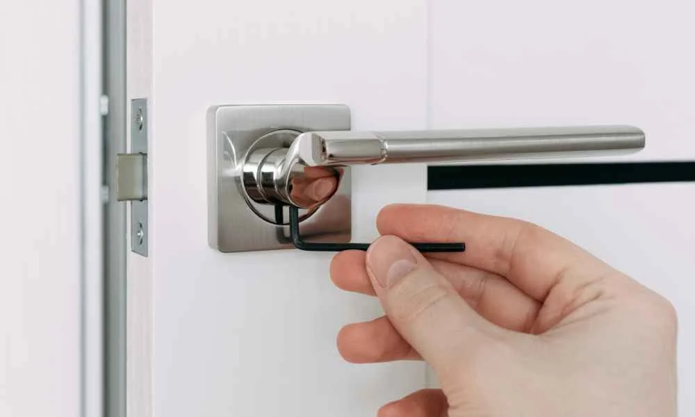 PROFESSIONAL LOCKSMITHS